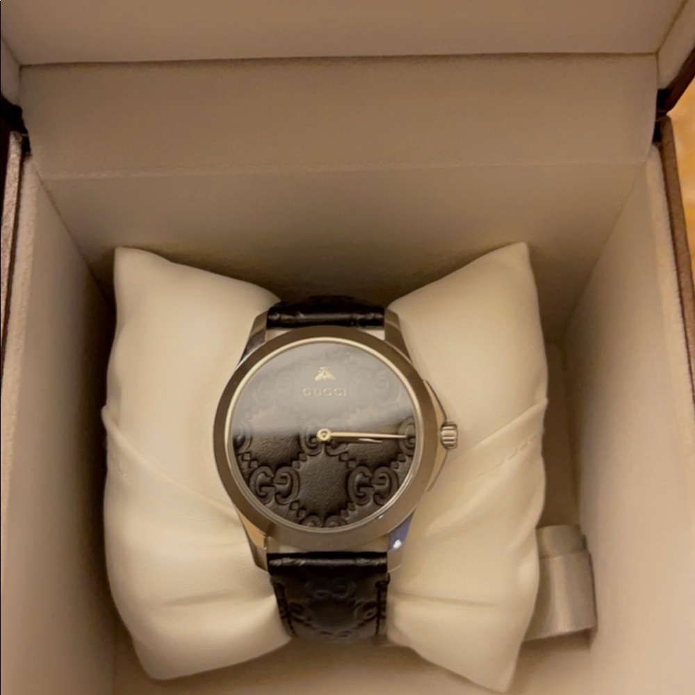 Gucci Women’s Signature Black Italian Leather Watch